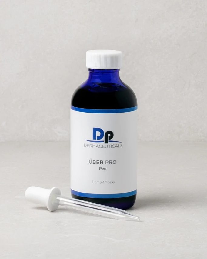 Peeling ciblé imperfections et acné pour une peau plus nette et uniforme. Uber Peel Deemaceuticals Wattrelos peeling acné imperfections