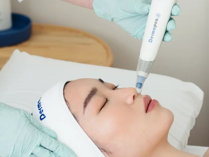Microneedling professionnel DermaPen 4 